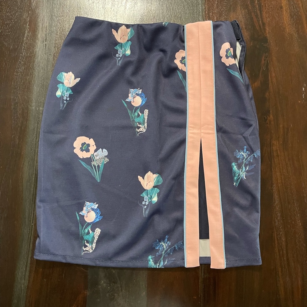 🌻4 for $20🌻 Plains and Prints skirt XS floral blue and pink
